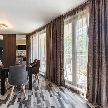 Апартаменти Spacious Family Варна