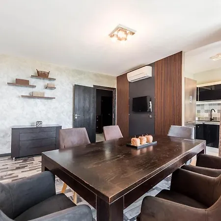 Spacious Family Apartament Warna