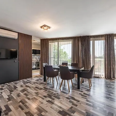Spacious Family Апартаменти Варна