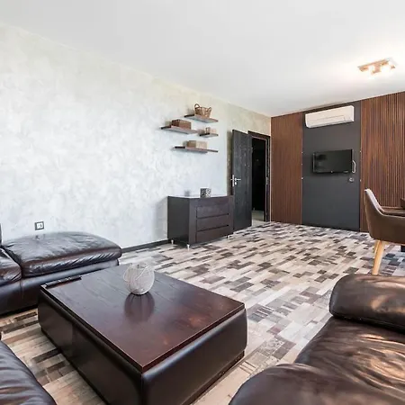 Spacious Family Апартаменти