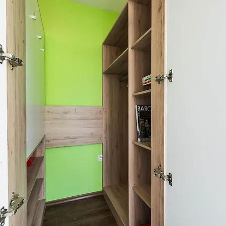 Spacious Family Apartament Warna